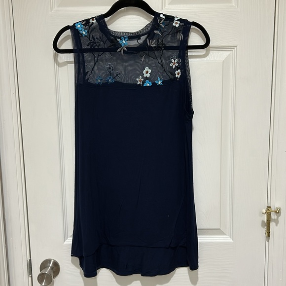 Women’s size Large tops - Picture 4 of 8